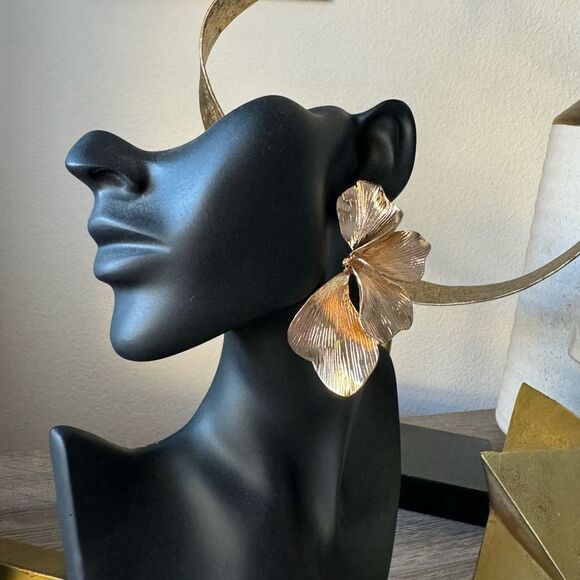 Zara Gold Leaf Earrings - Picture 4 of 4